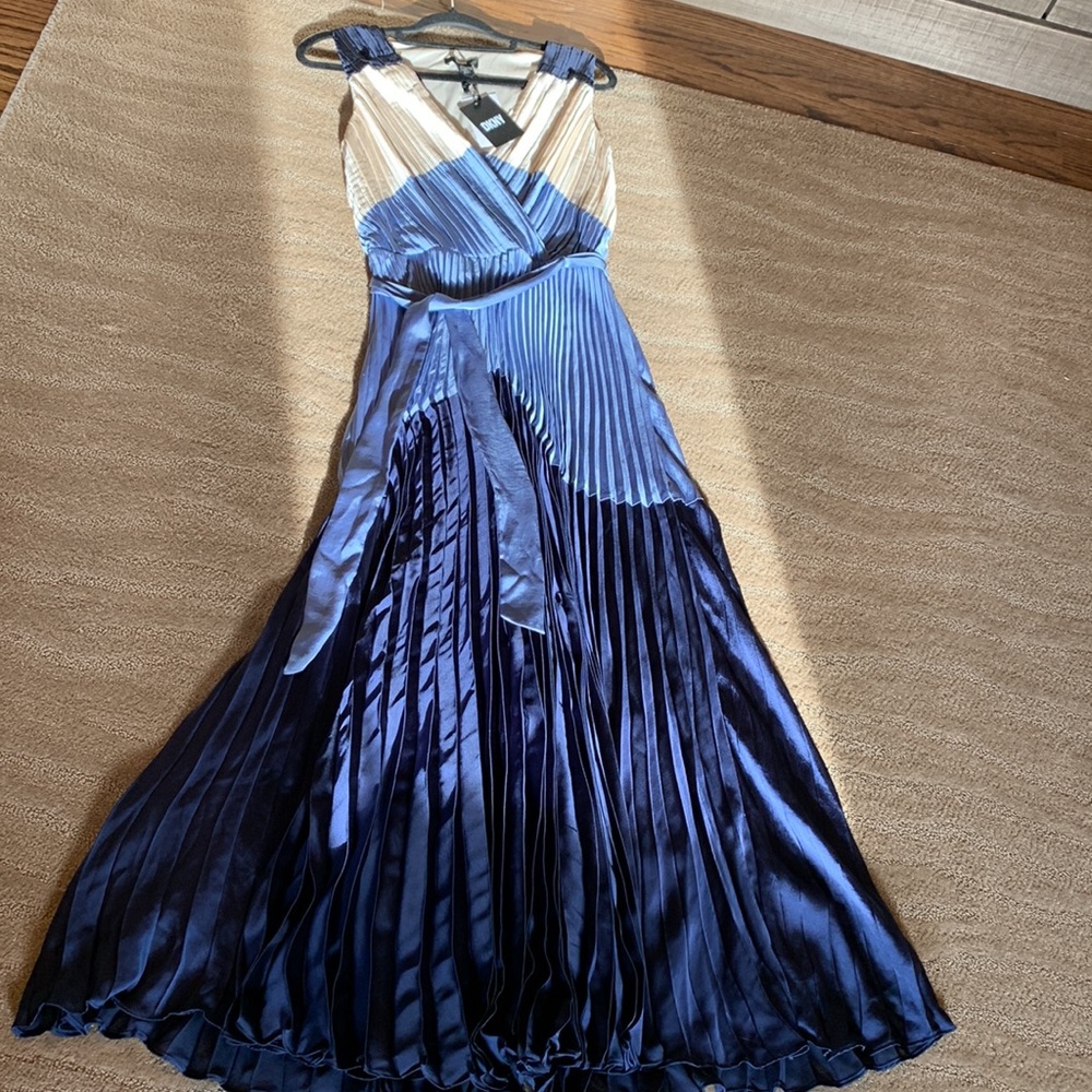 DKNY Pleated Colorblocked Gown - Picture 13 of 14